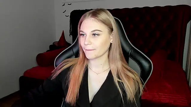 Snapshot of AriaWell chatting on November 5, 5:35 pm AriaWell online show from November 5, 5:35 pm