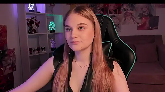 Snapshot of AriaWell chatting on November 17, 6:14 pm AriaWell online show from November 17, 6:14 pm