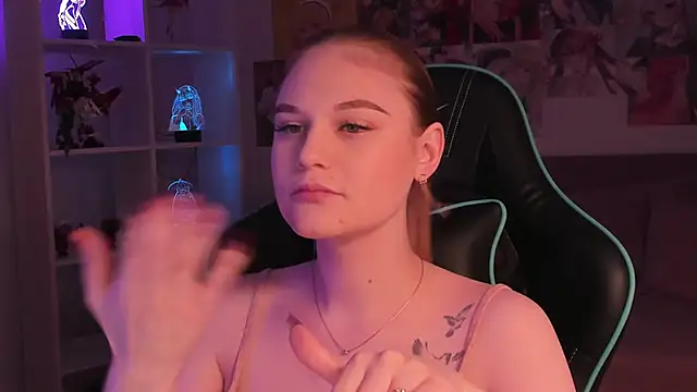 Snapshot of AriaWell chatting on November 21, 5:17 am AriaWell online show from November 21, 5:17 am