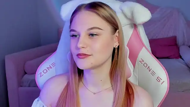 Snapshot of AriaWell chatting on November 25, 5:46 pm AriaWell online show from November 25, 5:46 pm