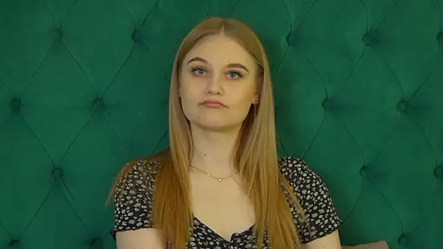 Snapshot of AriaWell chatting on December 1, 5:18 pm AriaWell online show from December 1, 5:18 pm