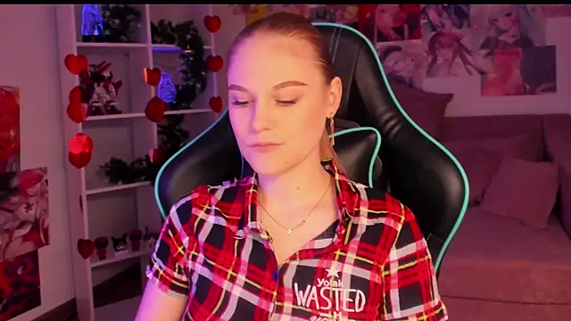 Snapshot of AriaWell chatting on December 14, 9:25 am AriaWell online show from December 14, 9:25 am