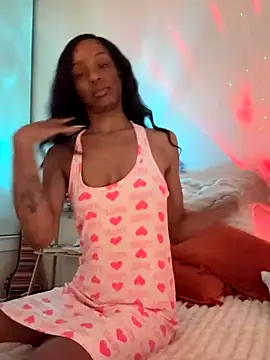 Snapshot of LoveDreaux chatting on December 15, 1:54 am LoveDreaux online show from December 15, 1:54 am