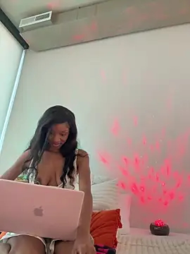 Snapshot of LoveDreaux chatting on December 16, 8:14 pm LoveDreaux online show from December 16, 8:14 pm