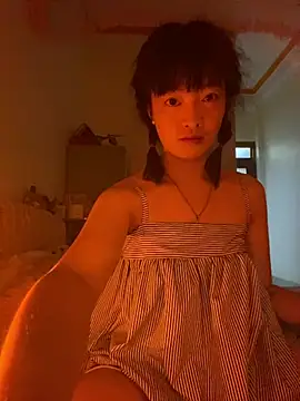 Snapshot of Tramy_xx chatting on July 7, 1:26 pm Tramy xx online show from July 7, 1:26 pm