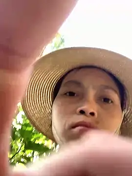 Snapshot of Halyy_xx chatting on October 29, 1:08 am Halyy xx online show from October 29, 1:08 am