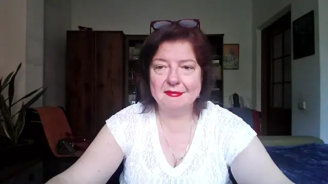 Snapshot of Violet_Pulse chatting on June 9, 11:33 am Violet Pulse online show from June 9, 11:33 am