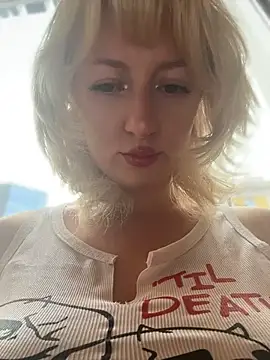 RonnieKiss online show from April 28, 3:33 am