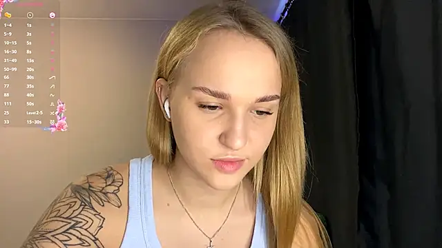 TanekaBoitel online show from October 4, 10:13 am