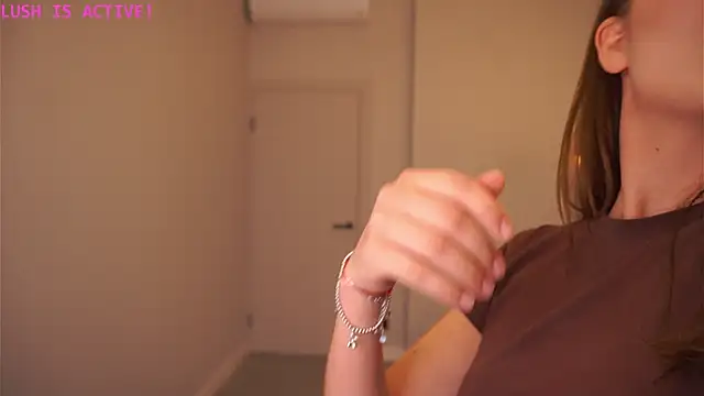 AdrianaCoenen online show from October 22, 7:02 pm