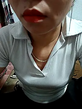 Snapshot of Minssara20 chatting on November 9, 1:04 am Minssara20 online show from November 9, 1:04 am