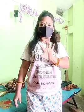 Snapshot of Mona_darling21 chatting on May 19, 6:31 am Mona darling21 online show from May 19, 6:31 am