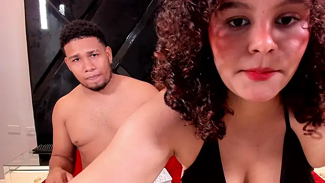 Snapshot of LucasandSasha chatting on December 18, 7:42 pm LucasandSasha online show from December 18, 7:42 pm