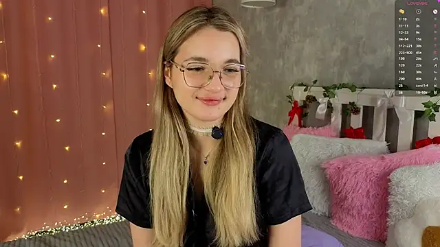 vivyboo111 online show from February 2, 7:23 pm