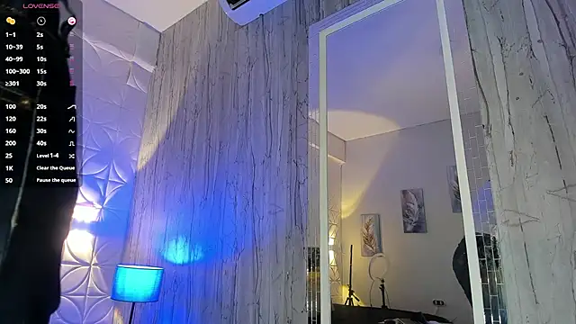 Snapshot of EmillyLim chatting on December 19, 8:05 pm EmillyLim online show from December 19, 8:05 pm