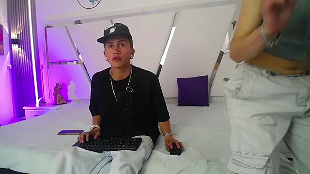 Snapshot of oblivionlove chatting on November 10, 7:46 pm oblivionlove online show from November 10, 7:46 pm