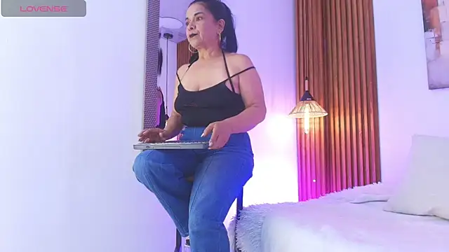 Snapshot of EvaGoddess_ chatting on May 8, 8:25 pm EvaGoddess online show from May 8, 8:25 pm