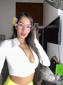 Snapshot of Julieta_Duque chatting on March 31, 3:30 am Julieta Duque online show from March 31, 3:30 am