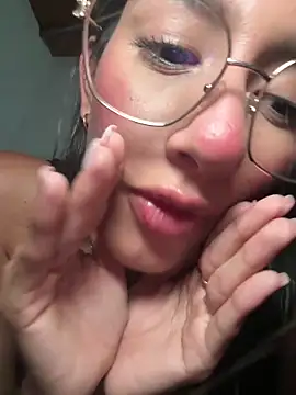 Snapshot of Julieta_Duque chatting on April 6, 3:48 am Julieta Duque online show from April 6, 3:48 am