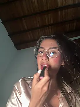 Snapshot of Julieta_Duque chatting on April 9, 4:23 am Julieta Duque online show from April 9, 4:23 am