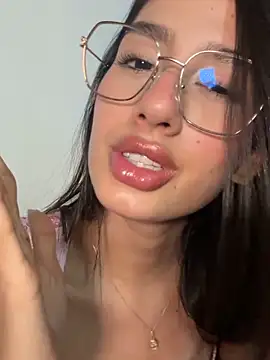 Snapshot of Julieta_Duque chatting on May 17, 3:04 am Julieta Duque online show from May 17, 3:04 am