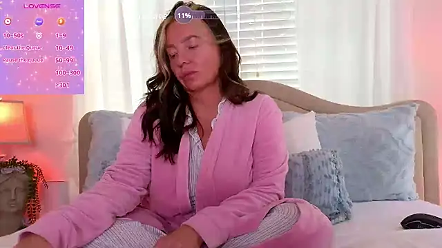 Snapshot of STIFFLERSMOMM chatting on October 31, 2:18 pm STIFFLERSMOMM online show from October 31, 2:18 pm