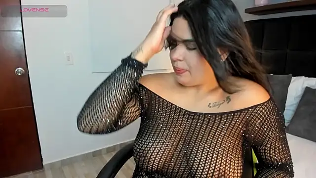 daniela crozee  online show from October 29, 2:03 am