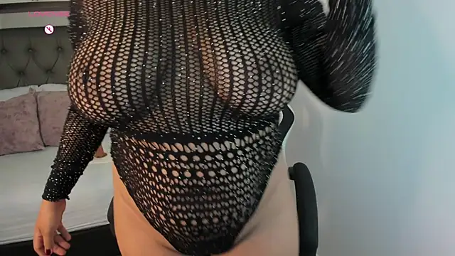 daniela crozee  online show from November 8, 2:23 am