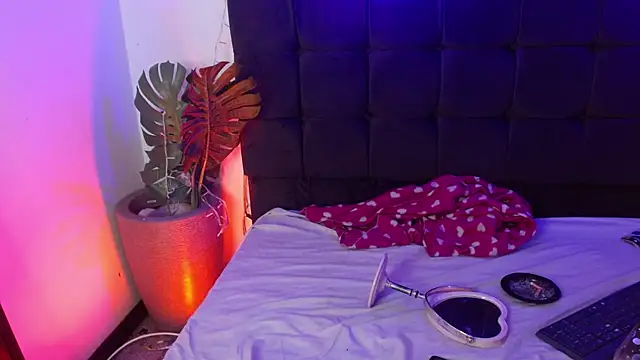 Snapshot of YessBoobs0 chatting on November 8, 4:45 am YessBoobs0 online show from November 8, 4:45 am