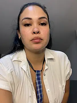 Snapshot of FOX_LATINA chatting on May 18, 4:07 am FOX LATINA online show from May 18, 4:07 am