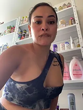 Snapshot of FOX_LATINA chatting on May 22, 8:25 pm FOX LATINA online show from May 22, 8:25 pm