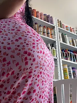 Snapshot of FOX_LATINA chatting on June 1, 8:43 pm FOX LATINA online show from June 1, 8:43 pm
