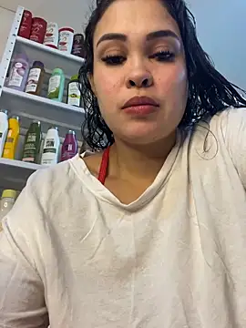 Snapshot of FOX_LATINA chatting on June 9, 10:32 pm FOX LATINA online show from June 9, 10:32 pm
