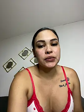 Snapshot of FOX_LATINA chatting on June 28, 4:07 am FOX LATINA online show from June 28, 4:07 am
