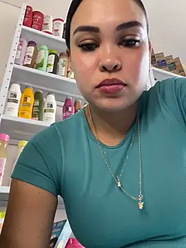 Snapshot of FOX_LATINA chatting on July 15, 9:31 pm FOX LATINA online show from July 15, 9:31 pm