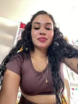 Snapshot of FOX_LATINA chatting on July 17, 9:30 pm FOX LATINA online show from July 17, 9:30 pm