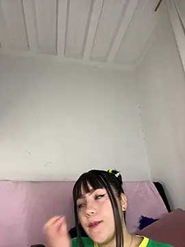 Snapshot of _amelie- chatting on June 22, 11:24 pm amelie- online show from June 22, 11:24 pm