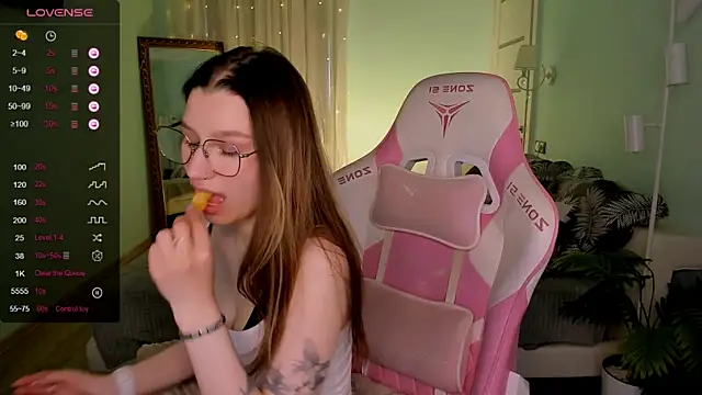 LinaBlossom  online show from April 25, 8:39 am