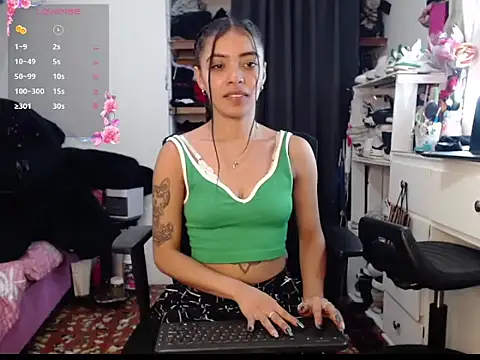 Snapshot of pocahot222 chatting on October 11, 12:10 am pocahot222 online show from October 11, 12:10 am