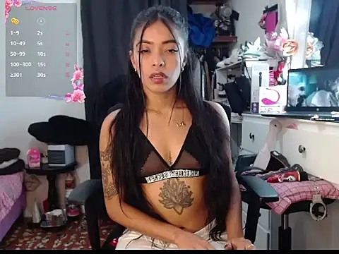 Snapshot of pocahot222 chatting on October 12, 4:11 am pocahot222 online show from October 12, 4:11 am