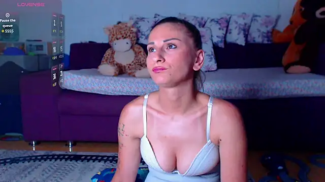 Snapshot of CassieSpell chatting on June 2, 9:17 pm CassieSpell online show from June 2, 9:17 pm