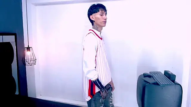 Daniel delux  online show from November 14, 1:10 pm