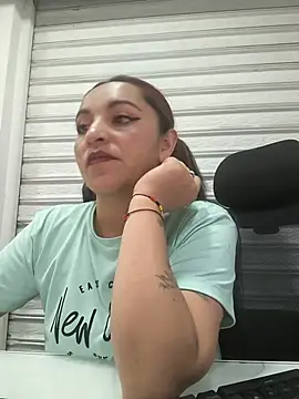 Snapshot of Alisson_Stonee chatting on June 12, 4:22 am Alisson Stonee online show from June 12, 4:22 am