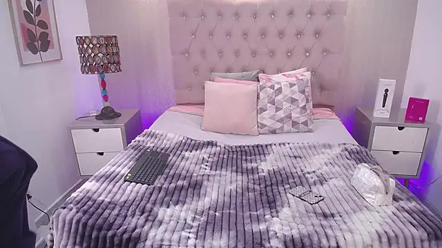 EmilyCley online show from December 5, 4:32 am