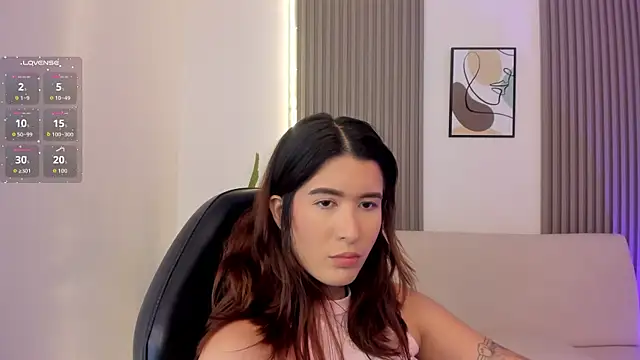 Snapshot of emiilyy_cute chatting on October 9, 12:25 pm emiilyy cute online show from October 9, 12:25 pm