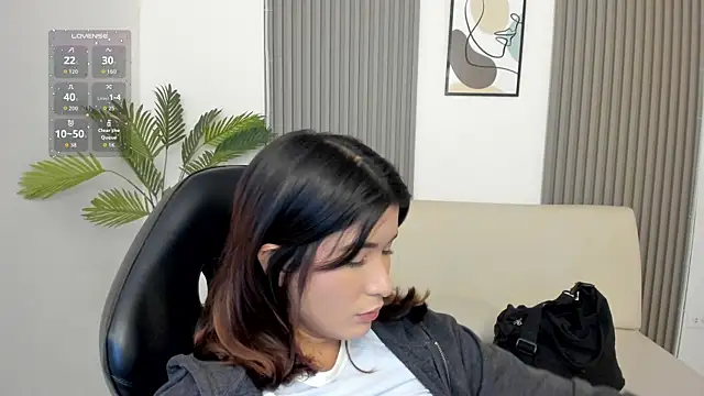 Snapshot of emiilyy_cute chatting on October 14, 12:17 pm emiilyy cute online show from October 14, 12:17 pm