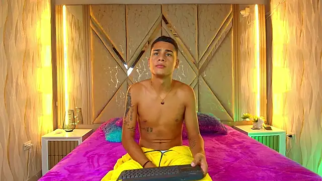 Twink davidxx online show from September 27, 7:41 pm