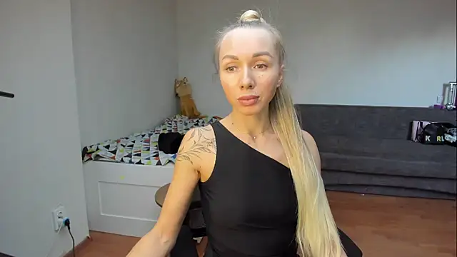 AlisiaCat online show from May 6, 3:50 pm