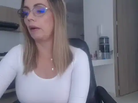 LovePaula online show from March 9, 2:32 pm