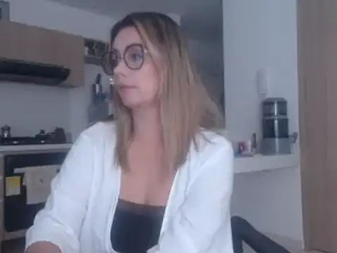 LovePaula online show from March 11, 9:02 am